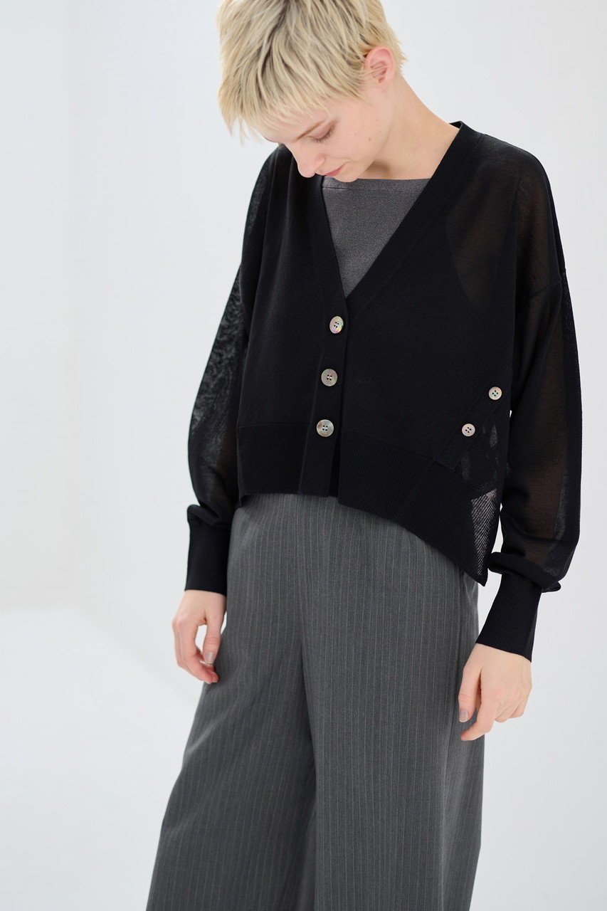 【ランバン オン ブルー/LANVIN en Bleu】のメニーボタンカーディガン 人気、トレンドファッション・服の通販 founy(ファニー) ファッション Fashion レディースファッション Fashion for Women トップス・カットソー Cut & Sew Tops ニット Knit Tops & Sweaters カーディガン・羽織り Layered Style Cardigans おすすめ Recommended / Our Picks イエロー Yellow カーディガン Cardigan, Knitwear ショート Short, Short Length バランス Balance, Style Balance 人気 Popular, Best Seller other-5|ID: prp329100003862810 ipo3291000000032950099