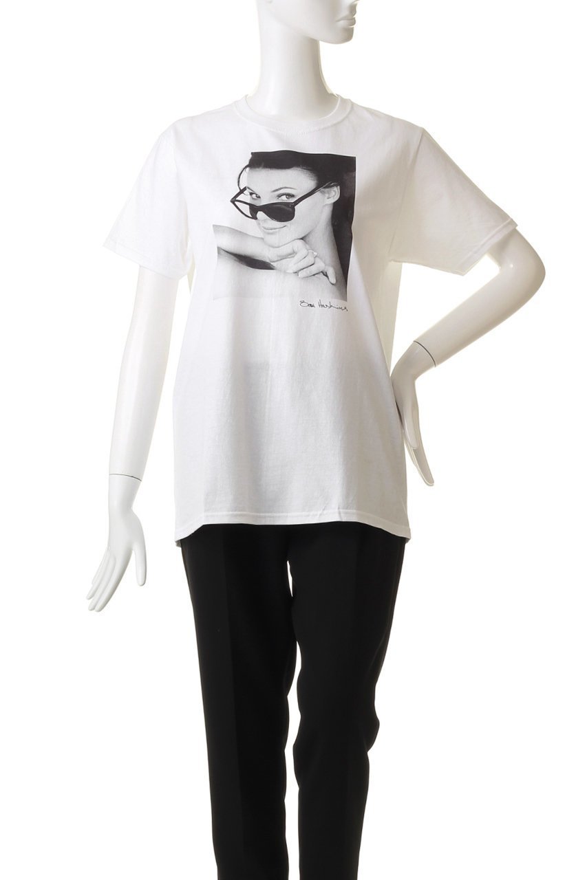 【クチュールドアダム/COUTURE D'ADAM】の【ELLE SHOP 限定】Sam Haskins コラボTシャツ 人気、トレンドファッション・服の通販 founy(ファニー) 　ファッション　Fashion　レディースファッション　Fashion for Women　トップス・カットソー　Cut & Sew Tops　シャツ・ブラウス・オフィスカジュアル　Elegant Blouses & Button-Ups　ロングTシャツ・Tシャツ　Longline T-Shirts & Tees　カットソー・ベーシックTシャツ　Cut-and-Sewn Tops / Stretch Tees & Basics　アメリカン　American Style　コラボ　Collaboration, Collab　ショート　Short, Short Length　スリーブ　Sleeve, Long Sleeve / Short Sleeve　プリント　Print, Printed Pattern　ワーク　Workwear, Utility Style　other-2|ID: prp329100003871946 ipo3291000000032787684