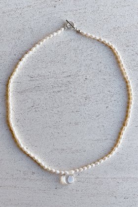 【レム/Lemme】の【ELLE SHOP限定】Pearl Roni ネックレス 人気、トレンドファッション・服の通販 founy(ファニー) ファッション Fashion レディースファッション Fashion for Women ジュエリー Jewelry ネックレス Necklaces & Pendants ガラス Glass, Glassware テクスチャー Texture, Textured Fabric ネックレス Necklace, Pendant Necklace パール Pearl, Pearl Accent モチーフ Motif, Design Theme エレガント 上品 Elegant |ID:prp329100003872848