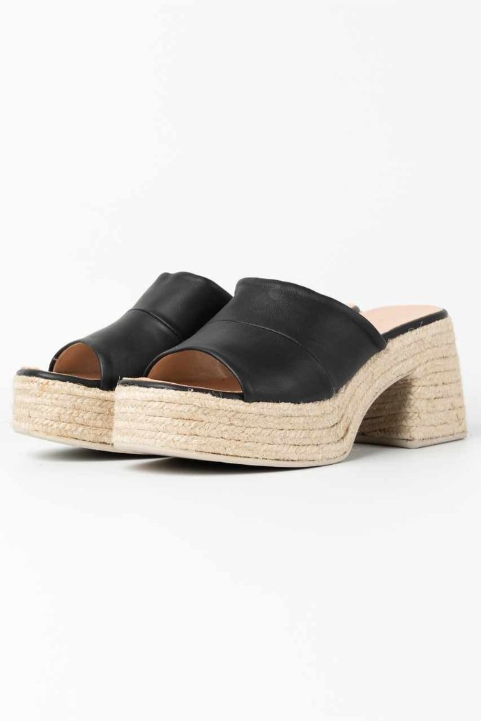 【エスメラルダ/Esmeralda】の【GAIMO】プレーンジュート厚底サンダル インテリア・キッズ・メンズ・レディースファッション・服の通販 founy(ファニー) https://founy.com/ ファッション Fashion レディースファッション Fashion for Women サンダル Sandals, Summer Shoes シンプル Simple, Minimal ジュート Jute, Natural Fiber ベーシック Basic, Essential リネン Linen, Linen Fabric 厚底 Platform Shoes 夏 Summer 春 Spring S/S・春夏 SS, Spring/Summer, Warm Season |ID: prp329100003874068 ipo3291000000035059173