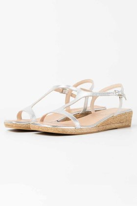 【エスメラルダ/Esmeralda】 【GAIMO】スクエアトゥストラップサンダル人気、トレンドファッション・服の通販 founy(ファニー) ファッション Fashion レディースファッション Fashion for Women サンダル Sandals, Summer Shoes トレンド Trend, Trending Now メタリック Metallic, Shiny Finish ラップ Wrap, Wrap Design 夏 Summer |ID:prp329100003874070