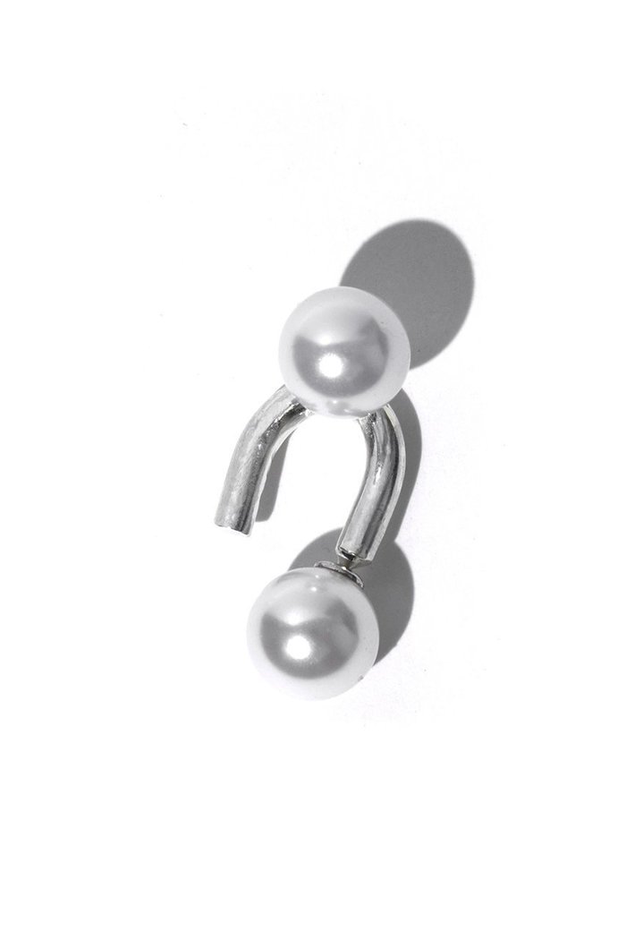 【メゾンドパルス/MAISON DPULSE】のN0.2 de pearl ピアス(片耳用) インテリア・キッズ・メンズ・レディースファッション・服の通販 founy(ファニー) https://founy.com/ ファッション Fashion レディースファッション Fashion for Women ジュエリー Jewelry ファッションリング Fashion Rings イヤリング・フープ・ドロップタイプ Hoop, Drop & Clip Earrings イヤリング Earrings シルバー Silver, Metallic Silver パール Pearl, Pearl Accent エレガント 上品 Elegant 片耳 One-Ear, Single Earring |ID: prp329100003883922 ipo3291000000035762118