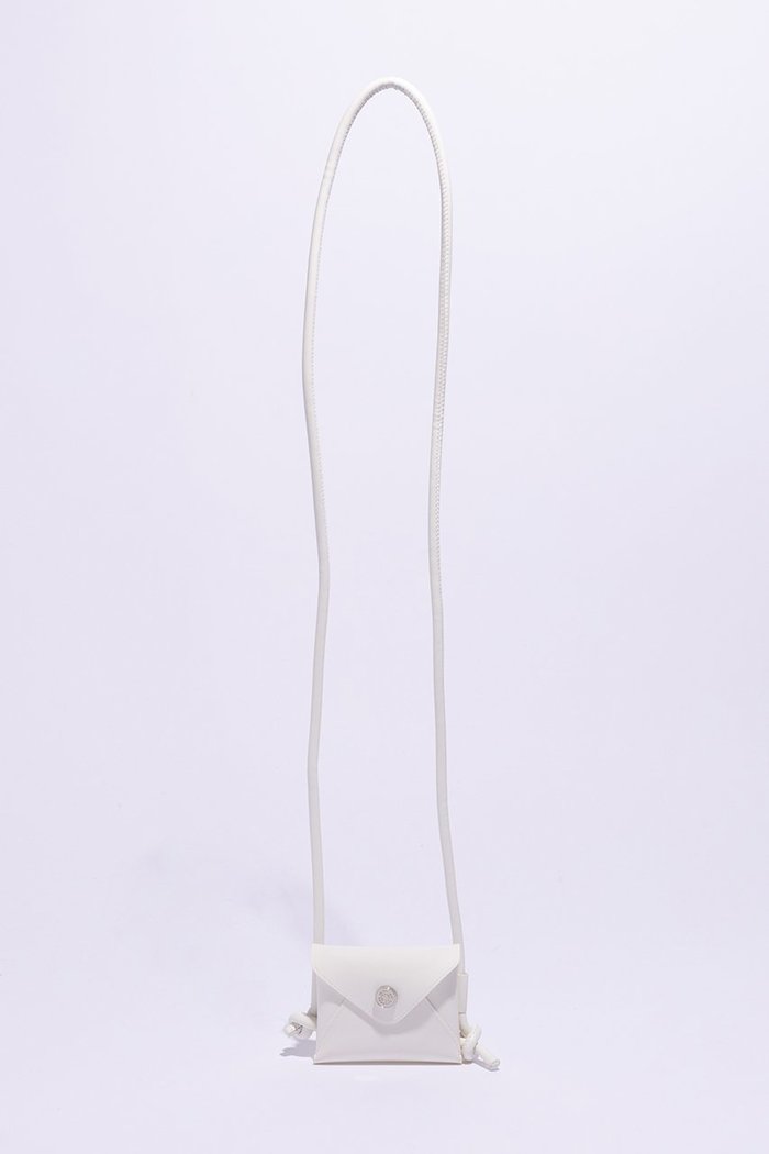 【ジ アートオブキャリング/THE ART OF CARRYING】の【UNISEX】ミニポーチ インテリア・キッズ・メンズ・レディースファッション・服の通販 founy(ファニー) https://founy.com/ ファッション Fashion レディースファッション Fashion for Women ポーチ&ミニバッグ Pouches & Mini Bags ユニセックス Unisex, Genderless なめらか Smooth, Silky Texture アクセサリー Fashion Accessories コンパクト Compact, Small Size ショルダー Shoulder, Shoulder Strap フロント Front, Front Design ポケット Pocket, Pocket Detail ポーチ Pouch, Small Case リップ Lip, Lip Motif |ID: prp329100003883971 ipo3291000000036651962