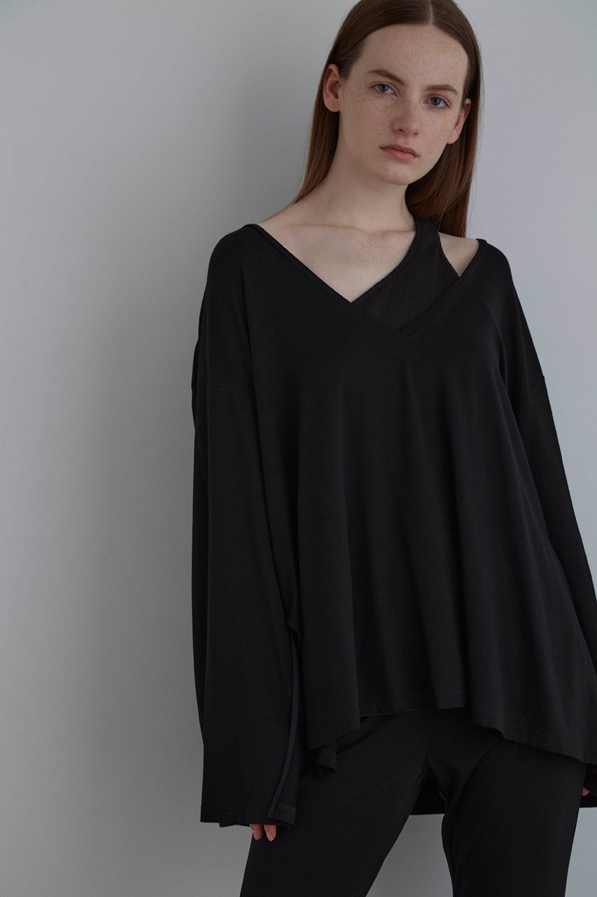 【ル フィル/LE PHIL】のVネックライトジャージー 人気、トレンドファッション・服の通販 founy(ファニー) 　ファッション　Fashion　レディースファッション　WOMEN　トップス・カットソー　Tops/Tshirt　シャツ/ブラウス　Shirts/Blouses　ロング / Tシャツ　T-Shirts　カットソー　Cut and Sewn　Vネック　V-Neck　おすすめ　Recommend　スリーブ　Sleeve　セットアップ　Set Up　ロング　Long　ワイド　Wide　other-3|ID: prp329100003890790 ipo3291000000031240465