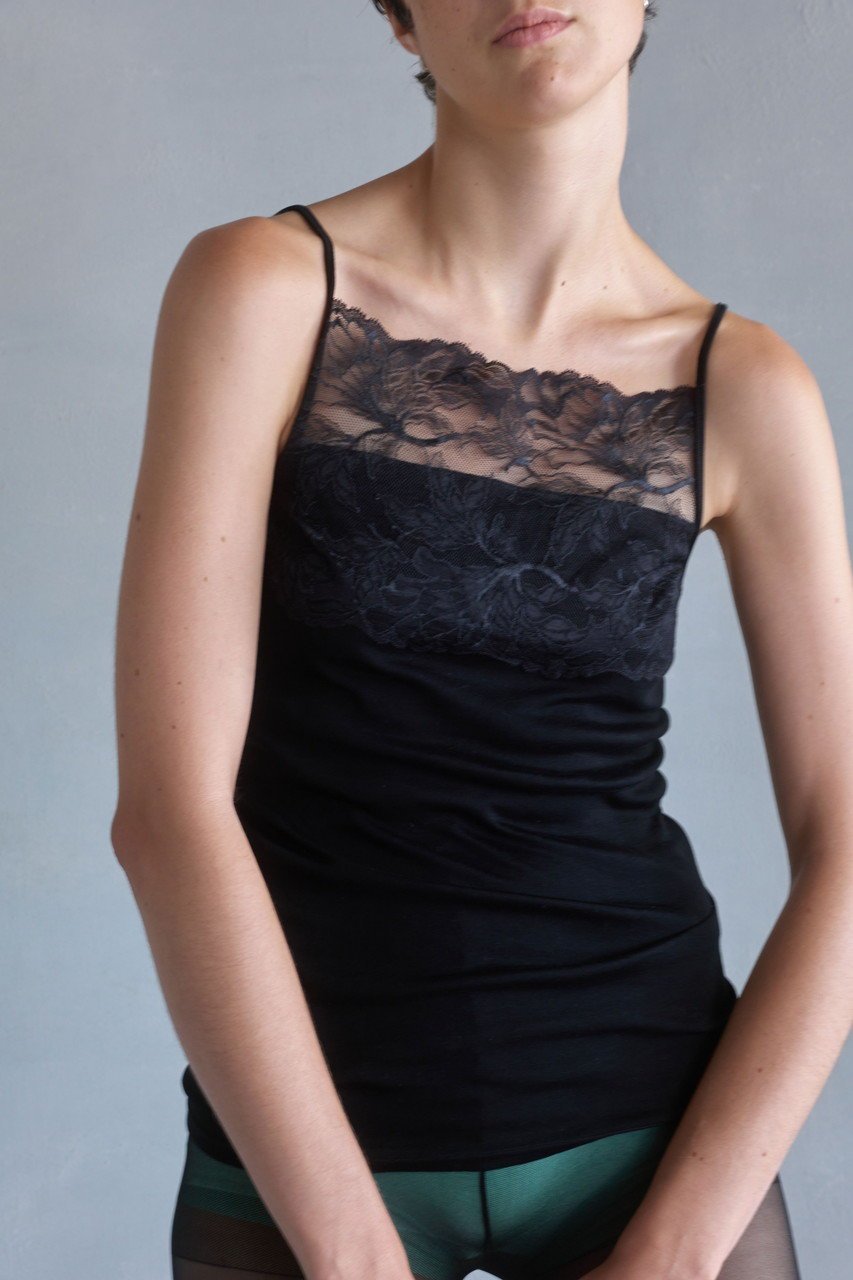 【アロマティック/AROMATIQUE】のフロントレース キャミソール 人気、トレンドファッション・服の通販 founy(ファニー) 　ファッション　Fashion　レディースファッション　Fashion for Women　下着・ランジェリー　Lingerie & Intimates　その他ランジェリー・インナーアイテム　Other Lingerie / Intimates　おすすめ　Recommended / Our Picks　インナー　Innerwear　キャミソール　Camisole, Spaghetti Strap Top　スクエア　Square, Square Shape　フィット　Fit, Slim Fit　フラワー　Flower, Floral　フロント　Front, Front Design　ランジェリー　Lingerie, Intimate Wear　レース　Lace, Lace Fabric　other-8|ID: prp329100003904908 ipo3291000000035553640