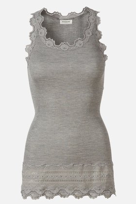 【ロサムンド/ROSEMUNDE】のレース付き タンクトップ(裾レース) シルクコットン 人気、トレンドファッション・服の通販 founy(ファニー) ファッション Fashion レディースファッション Fashion for Women トップス・カットソー Cut & Sew Tops キャミソール&ノースリーブ Camisoles & Sleeveless Tops シャツ・ブラウス・オフィスカジュアル Elegant Blouses & Button-Ups ロングTシャツ・Tシャツ Longline T-Shirts & Tees カットソー・ベーシックTシャツ Cut-and-Sewn Tops / Stretch Tees & Basics キャミソール Camisole, Spaghetti Strap Top シルク Silk, 100% Silk タンク Tank Top, Sleeveless Top フィット Fit, Slim Fit フェミニン Feminine, Girly フリル Frill, Ruffle ホールガーメント WholeGarment, Seamless Knit レース Lace, Lace Fabric 冬 Winter / This Winter 夏 Summer |ID:prp329100003909940