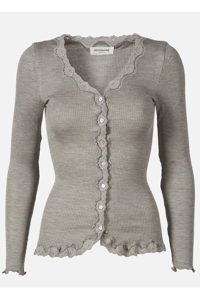 【ロサムンド/ROSEMUNDE】のレース付き カーディガン シルクコットン インテリア・キッズ・メンズ・レディースファッション・服の通販 founy(ファニー) https://founy.com/ ファッション Fashion レディースファッション Fashion for Women トップス・カットソー Cut & Sew Tops カーディガン・羽織り Layered Style Cardigans シャツ・ブラウス・オフィスカジュアル Elegant Blouses & Button-Ups ロングTシャツ・Tシャツ Longline T-Shirts & Tees カットソー・ベーシックTシャツ Cut-and-Sewn Tops / Stretch Tees & Basics カーディガン Cardigan, Knitwear シルク Silk, 100% Silk フィット Fit, Slim Fit フェミニン Feminine, Girly フリル Frill, Ruffle ホールガーメント WholeGarment, Seamless Knit レース Lace, Lace Fabric 冬 Winter / This Winter 夏 Summer |ID: prp329100003909941 ipo3291000000032851184