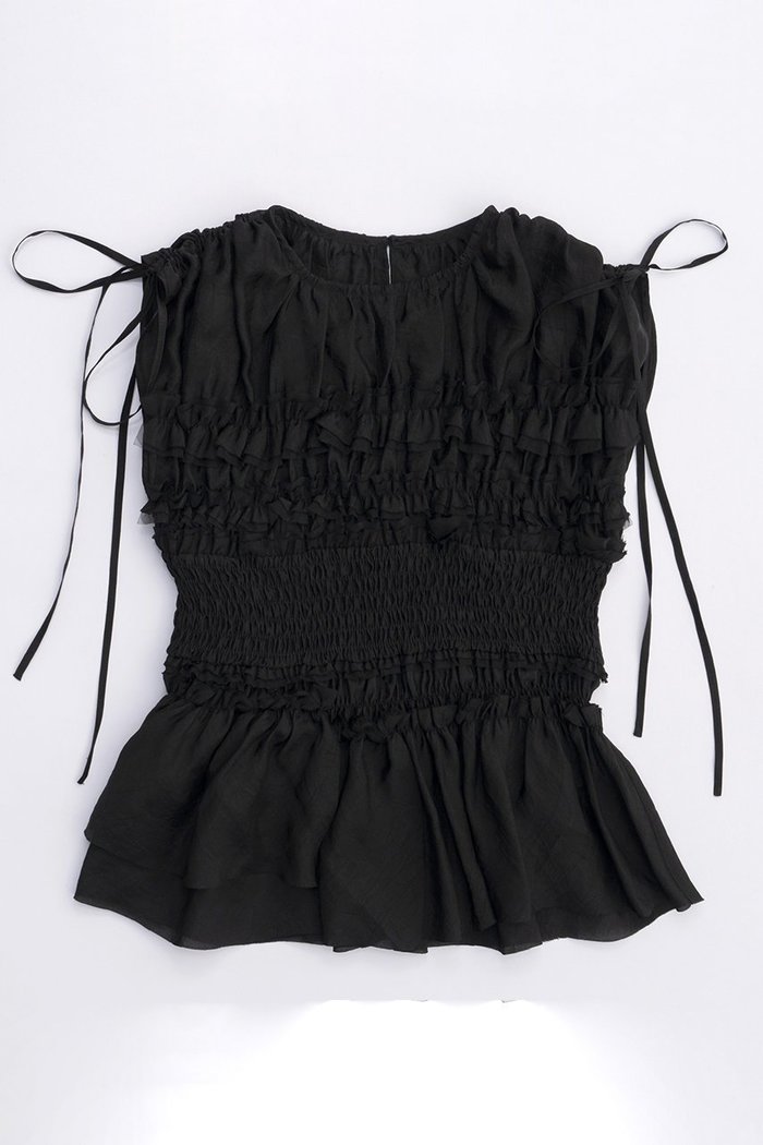 【メゾンスペシャル/MAISON SPECIAL】のShirring Frills Top/シャーリングフリルトップ インテリア・キッズ・メンズ・レディースファッション・服の通販 founy(ファニー) https://founy.com/ ファッション Fashion レディースファッション Fashion for Women トップス・カットソー Cut & Sew Tops キャミソール&ノースリーブ Camisoles & Sleeveless Tops シャツ・ブラウス・オフィスカジュアル Elegant Blouses & Button-Ups サテン Satin, Glossy Fabric シフォン Chiffon, Lightweight Fabric シャーリング Shirring, Ruched トレンド Trend, Trending Now ノースリーブ Sleeveless, No-Sleeve バランス Balance, Style Balance フリル Frill, Ruffle 夏 Summer |ID: prp329100003917313 ipo3291000000032908330