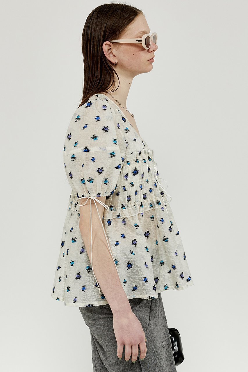 【メゾンスペシャル/MAISON SPECIAL】のFlower Jacquard 2way Puff Sleeve Tops/フラワージャガード2WAYパフトップ 人気、トレンドファッション・服の通販 founy(ファニー) 　ファッション　Fashion　レディースファッション　Fashion for Women　トップス・カットソー　Cut & Sew Tops　シャツ・ブラウス・オフィスカジュアル　Elegant Blouses & Button-Ups　おすすめ　Recommended / Our Picks　ガーリー　Girly, Feminine Style　シアー　Sheer, See-Through　ショート　Short, Short Length　スリーブ　Sleeve, Long Sleeve / Short Sleeve　セットアップ　Set-Up, Coordinated Outfit　デニム　Denim, Jeans Material　other-8|ID: prp329100003917316 ipo3291000000032905441