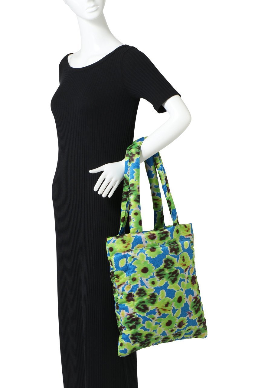 【メゾンスペシャル/MAISON SPECIAL】のFloral Pattern Puffer Tote Bag/フラワーパッファートートバッグ 人気、トレンドファッション・服の通販 founy(ファニー) 　ファッション　Fashion　レディースファッション　Fashion for Women　バッグ　Bags　サテン　Satin, Glossy Fabric　シンプル　Simple, Minimal　フラワー　Flower, Floral　プリント　Print, Printed Pattern　プレート　Plate, Dish　エレガント 上品　Elegant　other-2|ID: prp329100003921223 ipo3291000000032794673