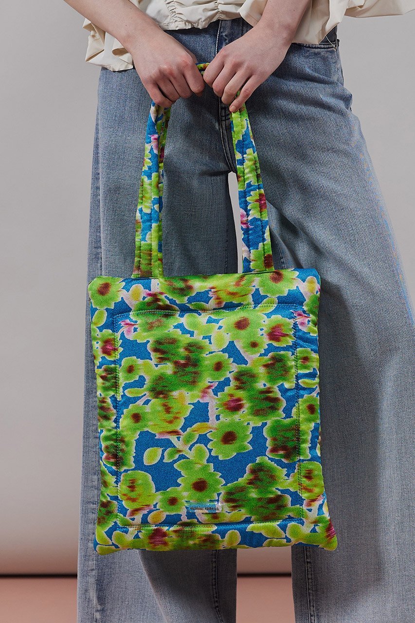【メゾンスペシャル/MAISON SPECIAL】のFloral Pattern Puffer Tote Bag/フラワーパッファートートバッグ 人気、トレンドファッション・服の通販 founy(ファニー) 　ファッション　Fashion　レディースファッション　Fashion for Women　バッグ　Bags　サテン　Satin, Glossy Fabric　シンプル　Simple, Minimal　フラワー　Flower, Floral　プリント　Print, Printed Pattern　プレート　Plate, Dish　エレガント 上品　Elegant　other-7|ID: prp329100003921223 ipo3291000000032794689