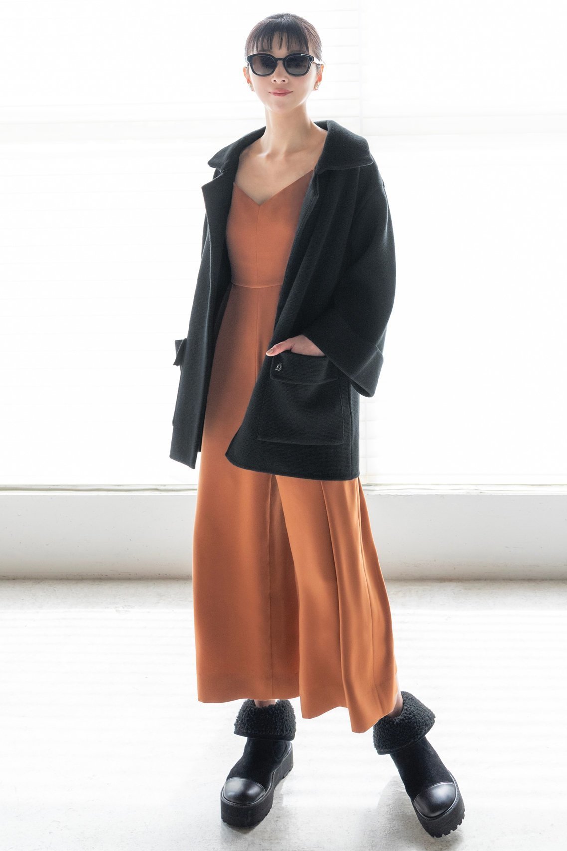 【デイジーリン/DAISY LIN】のミディカーディガン 人気、トレンドファッション・服の通販 founy(ファニー) 　ファッション　Fashion　レディースファッション　Fashion for Women　トップス・カットソー　Cut & Sew Tops　カーディガン・羽織り　Layered Style Cardigans　シャツ・ブラウス・オフィスカジュアル　Elegant Blouses & Button-Ups　ロングTシャツ・Tシャツ　Longline T-Shirts & Tees　カットソー・ベーシックTシャツ　Cut-and-Sewn Tops / Stretch Tees & Basics　カーディガン　Cardigan, Knitwear　ジャケット　Jacket, Outerwear　スマート　Smart, Elegant　チャーム　Charm, Pendant　ポケット　Pocket, Pocket Detail　other-7|ID: prp329100003926909 ipo3291000000032897642