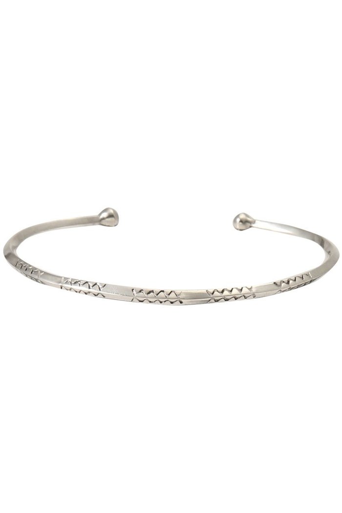 【マルティニーク/martinique】の【ADAWAT N TUAREG】T241B025SV インテリア・キッズ・メンズ・レディースファッション・服の通販 founy(ファニー) https://founy.com/ ファッション Fashion レディースファッション Fashion for Women ジュエリー Jewelry チェーン＆カフブレスレット Cuff & Chain Bracelets バングル・カフブレスレット Bangles & Cuff Bracelets おすすめ Recommended / Our Picks シンプル Simple, Minimal ジュエリー Jewelry, Accessories セットアップ Set-Up, Coordinated Outfit ネイティブ Native, Ethnic Style バングル Bangle, Bracelet |ID: prp329100003940322 ipo3291000000035553674