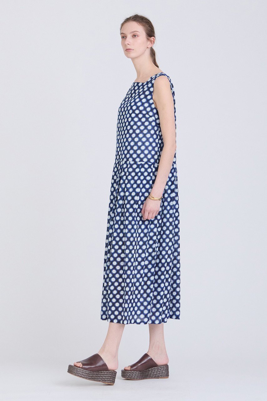 【ハウス オブ ロータス/HOUSE OF LOTUS】のドットプリントノースリーブワンピース 人気、トレンドファッション・服の通販 founy(ファニー) 　ファッション　Fashion　レディースファッション　Fashion for Women　ワンピース　Dresses　チュニック　Tunic Tops & Dresses　おすすめ　Recommended / Our Picks　アンダー　Underwear Essentials　インド　Indian Textile　オリエンタル　Oriental Pattern　シルク　Silk, 100% Silk　スクエア　Square, Square Shape　チュニック　Tunic, Long Top　ドット　Polka Dot, Dot Pattern　ノースリーブ　Sleeveless, No-Sleeve　フィット　Fit, Slim Fit　フレア　Flare, Flared　プリント　Print, Printed Pattern　エレガント 上品　Elegant　別注　Limited Edition, Custom Order　夏　Summer　手描き　Hand-Drawn, Illustrated　other-8|ID: prp329100003942412 ipo3291000000032915551