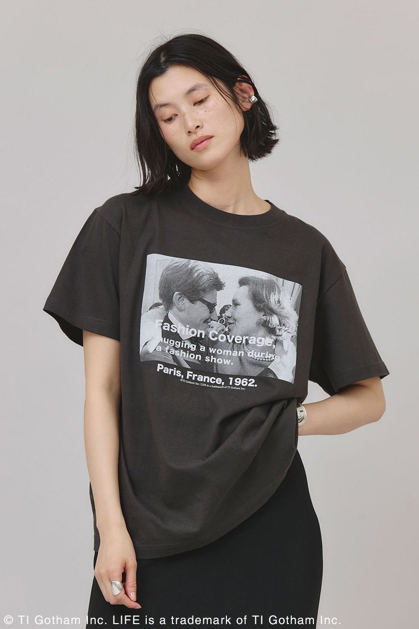 【カレンソロジー/Curensology】の【LIFE PICTURE COLLECTION】別注SLTシャツ(ヨコ) 人気、トレンドファッション・服の通販 founy(ファニー) 　ファッション　Fashion　レディースファッション　Fashion for Women　トップス・カットソー　Cut & Sew Tops　シャツ・ブラウス・オフィスカジュアル　Elegant Blouses & Button-Ups　ロングTシャツ・Tシャツ　Longline T-Shirts & Tees　カットソー・ベーシックTシャツ　Cut-and-Sewn Tops / Stretch Tees & Basics　おすすめ　Recommended / Our Picks　アクセサリー　Fashion Accessories　インナー　Innerwear　カットソー　Cut and Sewn Top　ショート　Short, Short Length　シンプル　Simple, Minimal　ジャケット　Jacket, Outerwear　スペシャル　Special, Limited Edition　スリーブ　Sleeve, Long Sleeve / Short Sleeve　フランス　France, French　フロント　Front, Front Design　プリント　Print, Printed Pattern　モノトーン　Monotone, Black and White　ロング　Long, Long-Length　再入荷　Restock / Back in Stock　別注　Limited Edition, Custom Order　夏　Summer　春　Spring　洗える　Machine Washable　other-2|ID: prp329100003956536 ipo3291000000032808467