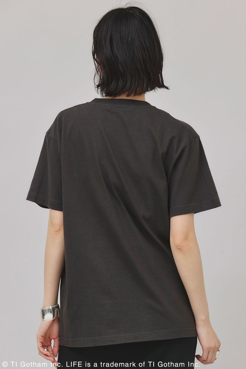 【カレンソロジー/Curensology】の【LIFE PICTURE COLLECTION】別注SLTシャツ(ヨコ) 人気、トレンドファッション・服の通販 founy(ファニー) 　ファッション　Fashion　レディースファッション　Fashion for Women　トップス・カットソー　Cut & Sew Tops　シャツ・ブラウス・オフィスカジュアル　Elegant Blouses & Button-Ups　ロングTシャツ・Tシャツ　Longline T-Shirts & Tees　カットソー・ベーシックTシャツ　Cut-and-Sewn Tops / Stretch Tees & Basics　おすすめ　Recommended / Our Picks　アクセサリー　Fashion Accessories　インナー　Innerwear　カットソー　Cut and Sewn Top　ショート　Short, Short Length　シンプル　Simple, Minimal　ジャケット　Jacket, Outerwear　スペシャル　Special, Limited Edition　スリーブ　Sleeve, Long Sleeve / Short Sleeve　フランス　France, French　フロント　Front, Front Design　プリント　Print, Printed Pattern　モノトーン　Monotone, Black and White　ロング　Long, Long-Length　再入荷　Restock / Back in Stock　別注　Limited Edition, Custom Order　夏　Summer　春　Spring　洗える　Machine Washable　other-5|ID: prp329100003956536 ipo3291000000032808470