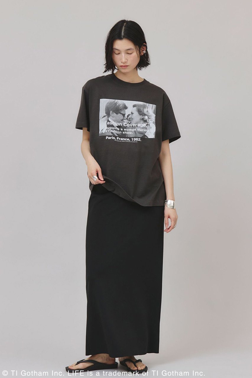 【カレンソロジー/Curensology】の【LIFE PICTURE COLLECTION】別注SLTシャツ(ヨコ) 人気、トレンドファッション・服の通販 founy(ファニー) 　ファッション　Fashion　レディースファッション　Fashion for Women　トップス・カットソー　Cut & Sew Tops　シャツ・ブラウス・オフィスカジュアル　Elegant Blouses & Button-Ups　ロングTシャツ・Tシャツ　Longline T-Shirts & Tees　カットソー・ベーシックTシャツ　Cut-and-Sewn Tops / Stretch Tees & Basics　おすすめ　Recommended / Our Picks　アクセサリー　Fashion Accessories　インナー　Innerwear　カットソー　Cut and Sewn Top　ショート　Short, Short Length　シンプル　Simple, Minimal　ジャケット　Jacket, Outerwear　スペシャル　Special, Limited Edition　スリーブ　Sleeve, Long Sleeve / Short Sleeve　フランス　France, French　フロント　Front, Front Design　プリント　Print, Printed Pattern　モノトーン　Monotone, Black and White　ロング　Long, Long-Length　再入荷　Restock / Back in Stock　別注　Limited Edition, Custom Order　夏　Summer　春　Spring　洗える　Machine Washable　other-6|ID: prp329100003956536 ipo3291000000032808471