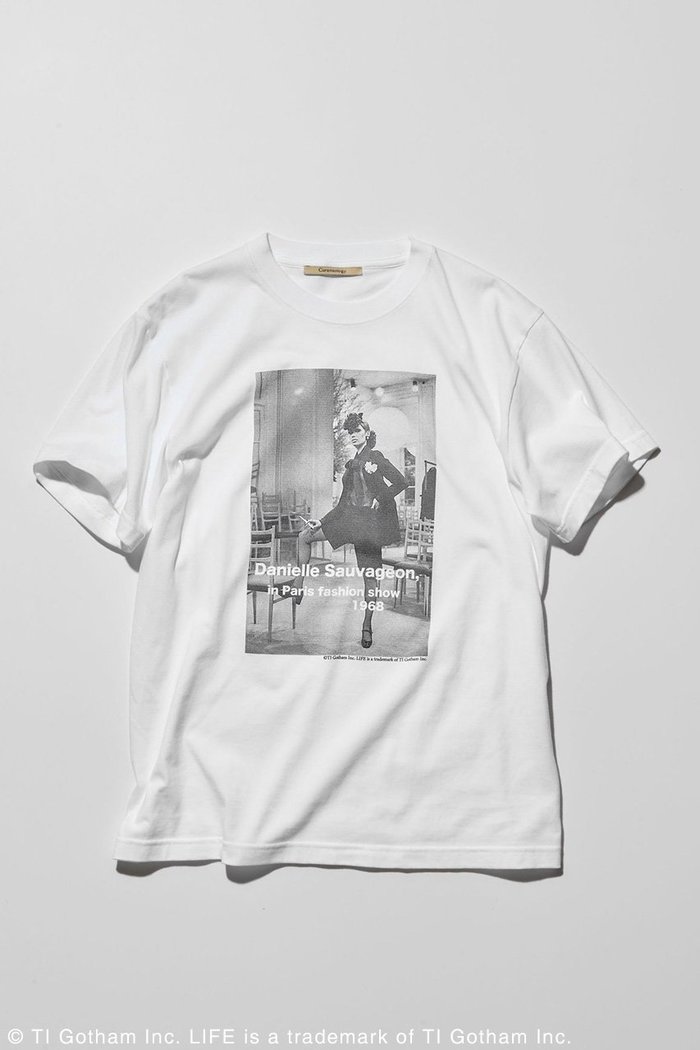 【カレンソロジー/Curensology】の【LIFE PICTURE COLLECTION】別注SLTシャツ(タテ) インテリア・キッズ・メンズ・レディースファッション・服の通販 founy(ファニー) https://founy.com/ ファッション Fashion レディースファッション WOMEN トップス・カットソー Tops/Tshirt シャツ/ブラウス Shirts/Blouses ロング / Tシャツ T-Shirts カットソー Cut and Sewn おすすめ Recommend アクセサリー Accessories インナー Inner カットソー Cut And Sew ショート Short シンプル Simple ジャケット Jacket スペシャル Special スリーブ Sleeve フロント Front プリント Print モノトーン Monotone ロング Long 再入荷 Restock/Back In Stock/Re Arrival 別注 Special Order 夏 Summer 春 Spring 洗える Washable |ID: prp329100003956537 ipo3291000000031547484