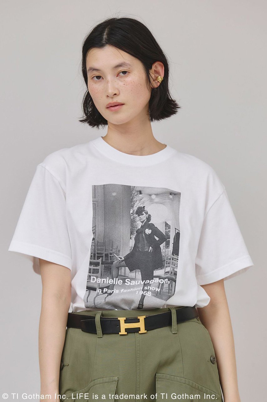 【カレンソロジー/Curensology】の【LIFE PICTURE COLLECTION】別注SLTシャツ(タテ) 人気、トレンドファッション・服の通販 founy(ファニー) 　ファッション　Fashion　レディースファッション　Fashion for Women　トップス・カットソー　Cut & Sew Tops　シャツ・ブラウス・オフィスカジュアル　Elegant Blouses & Button-Ups　ロングTシャツ・Tシャツ　Longline T-Shirts & Tees　カットソー・ベーシックTシャツ　Cut-and-Sewn Tops / Stretch Tees & Basics　おすすめ　Recommended / Our Picks　アクセサリー　Fashion Accessories　インナー　Innerwear　カットソー　Cut and Sewn Top　ショート　Short, Short Length　シンプル　Simple, Minimal　ジャケット　Jacket, Outerwear　スペシャル　Special, Limited Edition　スリーブ　Sleeve, Long Sleeve / Short Sleeve　フロント　Front, Front Design　プリント　Print, Printed Pattern　モノトーン　Monotone, Black and White　ロング　Long, Long-Length　別注　Limited Edition, Custom Order　夏　Summer　春　Spring　洗える　Machine Washable　other-3|ID: prp329100003956537 ipo3291000000033706746