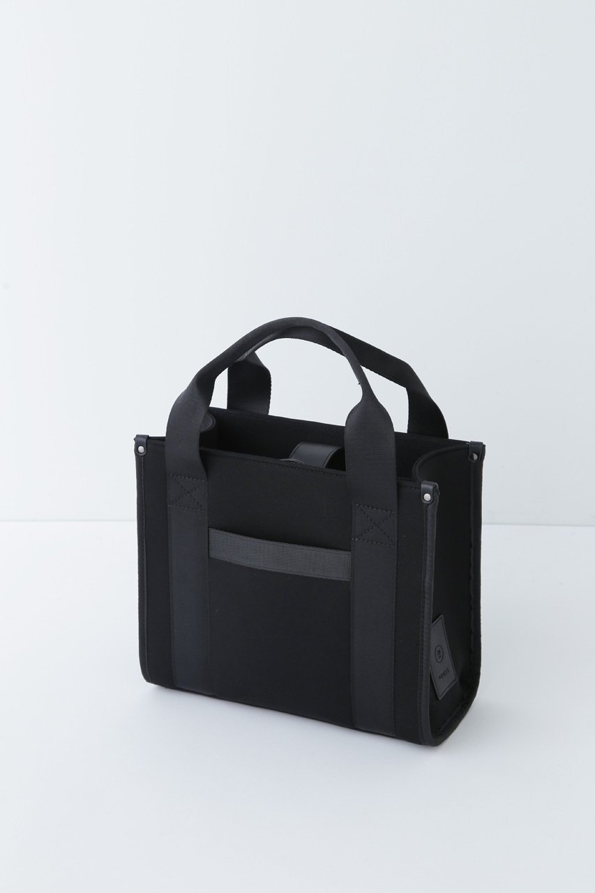 【ル フィル/LE PHIL】の【LE PHIL SPORTS】ミニトートバッグ 人気、トレンドファッション・服の通販 founy(ファニー) 　ファッション　Fashion　レディースファッション　Fashion for Women　バッグ　Bags　スポーツウェア　Functional & Stylish Sportswear　スポーツバッグ・ジム用ポーチ・バックパック　Gym Bag / Sports Backpack / Pouch for Training　ゴルフ　Golf　ポケット　Pocket, Pocket Detail　メッシュ　Mesh, Net Fabric　 other-1|ID: prp329100003962023 ipo3291000000036641968