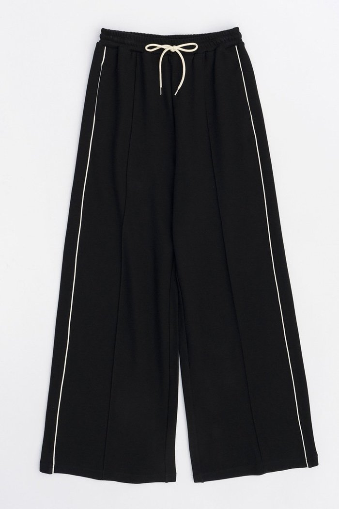 【メゾンスペシャル/MAISON SPECIAL】のSide Line Pique Knitting Wide Pants/サイドラインカノコワイドパンツ インテリア・キッズ・メンズ・レディースファッション・服の通販 founy(ファニー) https://founy.com/ ファッション Fashion レディースファッション Fashion for Women パンツ Pants & Trousers ストレート Straight, Straight Cut スポーティ Sporty, Casual Athletic ワイド Wide, Wide Fit 夏 Summer 鹿の子 Piqué, Kanoko Fabric |ID: prp329100003977812 ipo3291000000032820280
