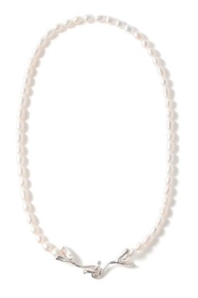 【メゾンドパルス/MAISON DPULSE】 Petal pearl スモールネックレス人気、トレンドファッション・服の通販 founy(ファニー) ファッション Fashion レディースファッション Fashion for Women ジュエリー Jewelry ネックレス Necklaces & Pendants クール Cool, Chic シルバー Silver, Metallic Silver チューリップ Tube, Tube Top ネックレス Necklace, Pendant Necklace パール Pearl, Pearl Accent エレガント 上品 Elegant |ID:prp329100004003881