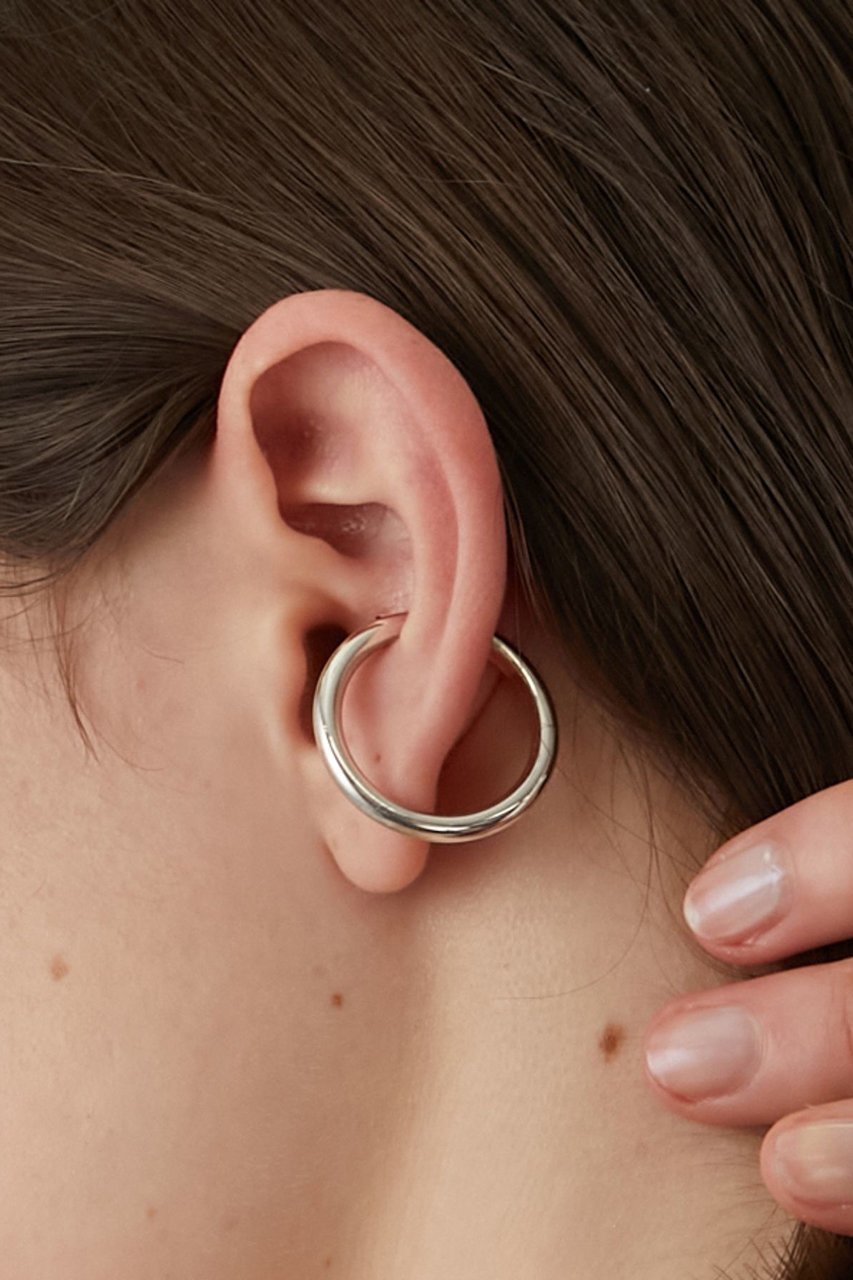 【アルティーダ ウード/ARTIDA OUD】のbone シルバー ホロウ チューブ イヤーカフ(片耳用) 人気、トレンドファッション・服の通販 founy(ファニー) 　ファッション　Fashion　レディースファッション　Fashion for Women　ジュエリー　Jewelry　ファッションリング　Fashion Rings　イヤリング・フープ・ドロップタイプ　Hoop, Drop & Clip Earrings　イヤリング　Earrings　イヤーカフ　Ear Cuffs　シルバー　Silver, Metallic Silver　シンプル　Simple, Minimal　ジュエリー　Jewelry, Accessories　チューブ　Tube, Tube Top　フォルム　Silhouette, Form　片耳　One-Ear, Single Earring　other-2|ID: prp329100004013535 ipo3291000000035885746