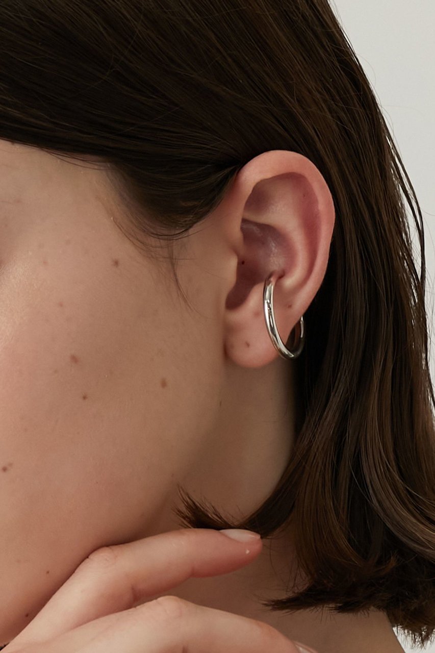 【アルティーダ ウード/ARTIDA OUD】のbone シルバー ホロウ チューブ イヤーカフ(片耳用) 人気、トレンドファッション・服の通販 founy(ファニー) 　ファッション　Fashion　レディースファッション　Fashion for Women　ジュエリー　Jewelry　ファッションリング　Fashion Rings　イヤリング・フープ・ドロップタイプ　Hoop, Drop & Clip Earrings　イヤリング　Earrings　イヤーカフ　Ear Cuffs　シルバー　Silver, Metallic Silver　シンプル　Simple, Minimal　ジュエリー　Jewelry, Accessories　チューブ　Tube, Tube Top　フォルム　Silhouette, Form　片耳　One-Ear, Single Earring　other-6|ID: prp329100004013535 ipo3291000000035885750