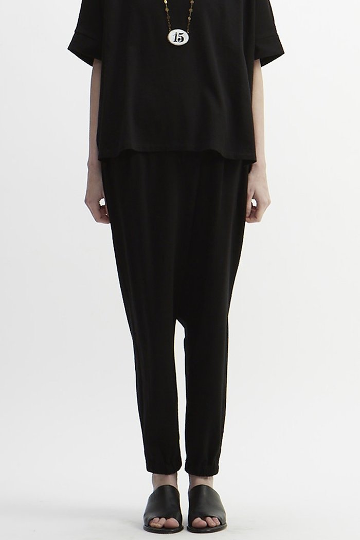 【プレインピープル/PLAIN PEOPLE】のハイツイストミニ裏毛ラップ風テーパードパンツ インテリア・キッズ・メンズ・レディースファッション・服の通販 founy(ファニー) https://founy.com/ ファッション Fashion レディースファッション Fashion for Women パンツ Pants & Trousers おすすめ Recommended / Our Picks シルケット Silket, Silky Cotton スクエア Square, Square Shape セットアップ Set-Up, Coordinated Outfit ドッキング Docking, Mixed Material フラット Flat, Flat Shoes ボトム Bottoms, Lower Wear ラップ Wrap, Wrap Design ループ Loop, Loop Knit 再入荷 Restock / Back in Stock 夏 Summer 軽量 Lightweight, Ultra Light |ID: prp329100004013589 ipo3291000000035682276