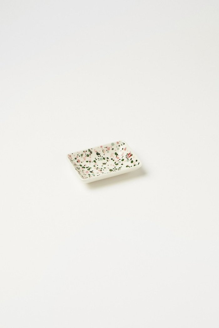 【イッタラ/iittala / GOODS】のヘレ A7プレート 7x10cm インテリア・キッズ・メンズ・レディースファッション・服の通販 founy(ファニー) https://founy.com/ カラフル Colorful テーブル Table ドット Dot プレート Plate ホーム・キャンプ・アウトドア・お取り寄せ Home,Garden,Outdoor,Camping Gear キッチン・ダイニング Kitchen Dining キッチン家電・キッチン用品 Kitchenware |ID: prp329100004018862 ipo3291000000026648558