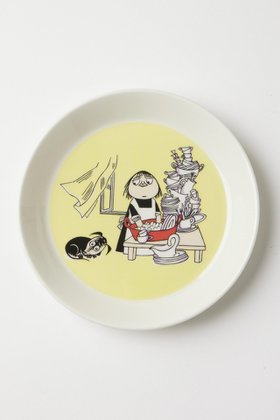 【ムーミン バイ アラビア/MOOMIN by ARABIA / GOODS】のムーミン クラシック プレート 19cm ミーサ 人気、トレンドファッション・服の通販 founy(ファニー) イラスト Illustration キャラクター Character, Licensed Characters ギフト プレゼント Gift / Present クラシック Classic, Timeless Style テーブル Table, Dining Table プレート Plate, Dish ホーム・キャンプ・アウトドア・お取り寄せ Home Living / Home & Lifestyle / Camping Gear / Outdoor Camping キッチン・ダイニング Kitchen & Dining Essentials. Stylish & Functional Tableware キッチン家電・キッチン用品 Kitchen Appliances & Tools |ID:prp329100004019023