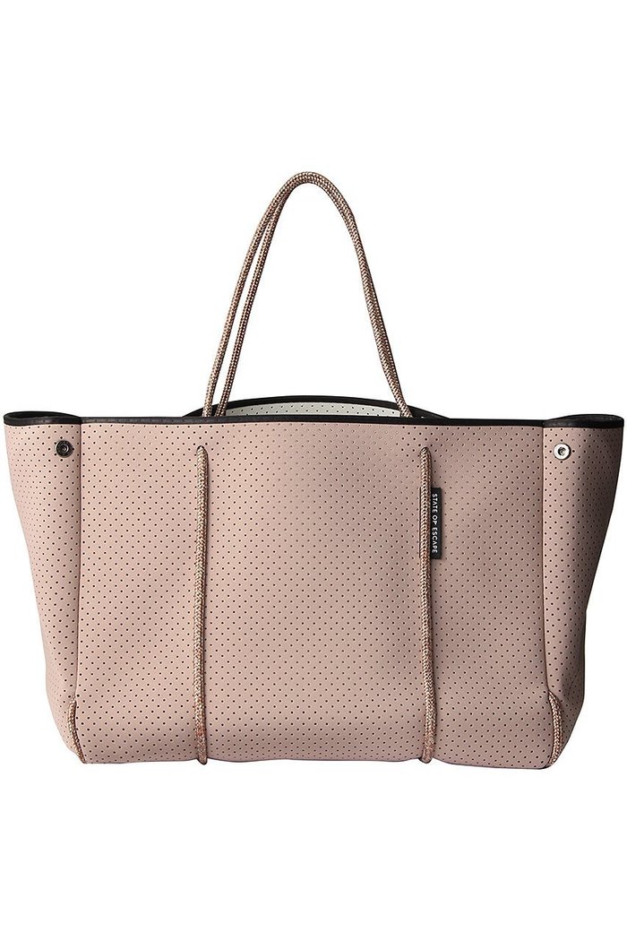 【ステイトオブエスケープ/STATE OF ESCAPE】の【ELLESHOP別注】Escape tote インテリア・キッズ・メンズ・レディースファッション・服の通販 founy(ファニー) https://founy.com/ ファッション Fashion レディースファッション Fashion for Women バッグ Bags ユニセックス Unisex, Genderless エレガント 上品 Elegant シンプル Simple, Minimal トレンド Trend, Trending Now ポーチ Pouch, Small Case 別注 Limited Edition, Custom Order 旅行 Travel |ID: prp329100004021503 ipo3291000000032798077