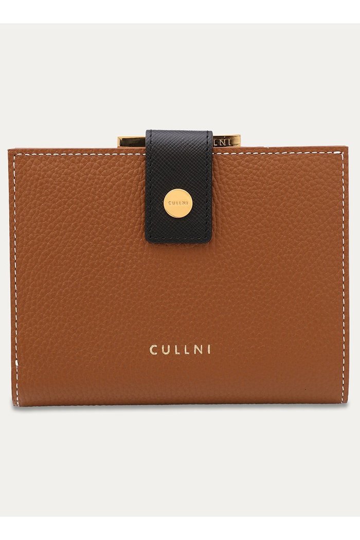 【クルニ/CULLNI】のLeather Wallet With A Clasp インテリア・キッズ・メンズ・レディースファッション・服の通販 founy(ファニー) https://founy.com/ ファッション Fashion レディースファッション Fashion for Women ミニ財布・二つ折り財布 Wallets & Card Cases ユニセックス Unisex, Genderless スタイリッシュ Stylish, Fashionable ボックス Boxy, Box Shape ポケット Pocket, Pocket Detail 財布 Wallet, Purse |ID: prp329100004041877 ipo3291000000034745359