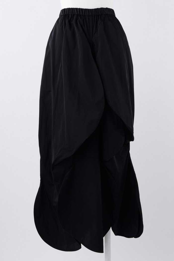 【エンフォルド/ENFOLD】のPEサテン funny SK/スカート インテリア・キッズ・メンズ・レディースファッション・服の通販 founy(ファニー) https://founy.com/ ファッション Fashion レディースファッション Fashion for Women スカート Skirts ロングスカート Long Skirts / Maxi & Midi Skirts アシンメトリー Asymmetrical Style サテン Satin, Glossy Fabric タフタ Taffeta, Structured Fabric リラックス Relax, Relaxed Fit ロング Long, Long-Length 軽量 Lightweight, Ultra Light |ID: prp329100004051913 ipo3291000000036243946