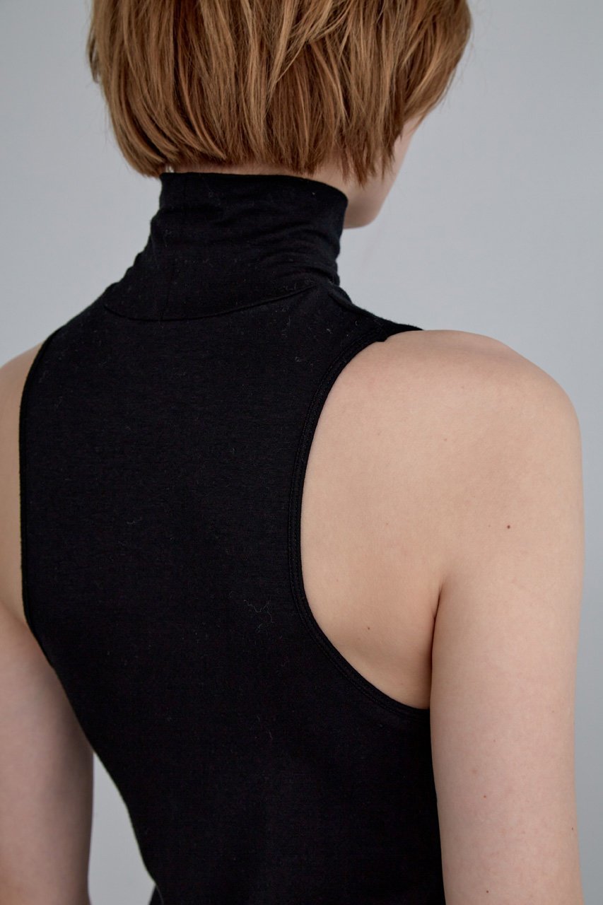 【ル フィル/LE PHIL】のカップインハイネックトップ 人気、トレンドファッション・服の通販 founy(ファニー) 　ファッション　Fashion　レディースファッション　Fashion for Women　トップス・カットソー　Cut & Sew Tops　キャミソール&ノースリーブ　Camisoles & Sleeveless Tops　シャツ・ブラウス・オフィスカジュアル　Elegant Blouses & Button-Ups　ロングTシャツ・Tシャツ　Longline T-Shirts & Tees　カットソー・ベーシックTシャツ　Cut-and-Sewn Tops / Stretch Tees & Basics　アメリカン　American Style　キャミソール　Camisole, Spaghetti Strap Top　ジャケット　Jacket, Outerwear　ストレッチ　Stretch, Stretchy Fabric　スリーブ　Sleeve, Long Sleeve / Short Sleeve　タンク　Tank Top, Sleeveless Top　ハイネック　High Neck, Mock Neck　ベーシック　Basic, Essential　エレガント 上品　Elegant　other-4|ID: prp329100004051947 ipo3291000000036128381