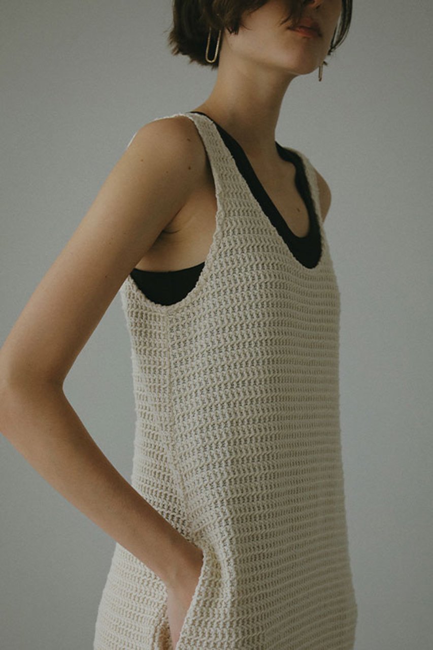 【エトレトウキョウ/ETRE TOKYO】のテレコラウンドネックタンクトップ 人気、トレンドファッション・服の通販 founy(ファニー) 　ファッション　Fashion　レディースファッション　Fashion for Women　トップス・カットソー　Cut & Sew Tops　キャミソール&ノースリーブ　Camisoles & Sleeveless Tops　シャツ・ブラウス・オフィスカジュアル　Elegant Blouses & Button-Ups　ロングTシャツ・Tシャツ　Longline T-Shirts & Tees　カットソー・ベーシックTシャツ　Cut-and-Sewn Tops / Stretch Tees & Basics　なめらか　Smooth, Silky Texture　インナー　Innerwear　キャミソール　Camisole, Spaghetti Strap Top　ジャケット　Jacket, Outerwear　タンク　Tank Top, Sleeveless Top　テレコ　Ribbed, Rib Stitch　フィット　Fit, Slim Fit　ベスト　Vest, Waistcoat　ベーシック　Basic, Essential　ラウンド　Round, Round Neck　other-4|ID: prp329100004052677 ipo3291000000032917827