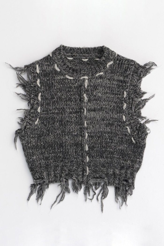 【メゾンスペシャル/MAISON SPECIAL】のDistressed Effect Fringe Knit Vest/ダメージフリンジベスト インテリア・キッズ・メンズ・レディースファッション・服の通販 founy(ファニー) https://founy.com/ ファッション Fashion レディースファッション WOMEN トップス・カットソー Tops/Tshirt ニット Knit Tops ベスト/ジレ Gilets/Vests プルオーバー Pullover おすすめ Recommend コンパクト Compact ダメージ Damage ハンド Hand ベスト Vest ミックス Mix ループ Loop |ID: prp329100004054631 ipo3291000000027287083