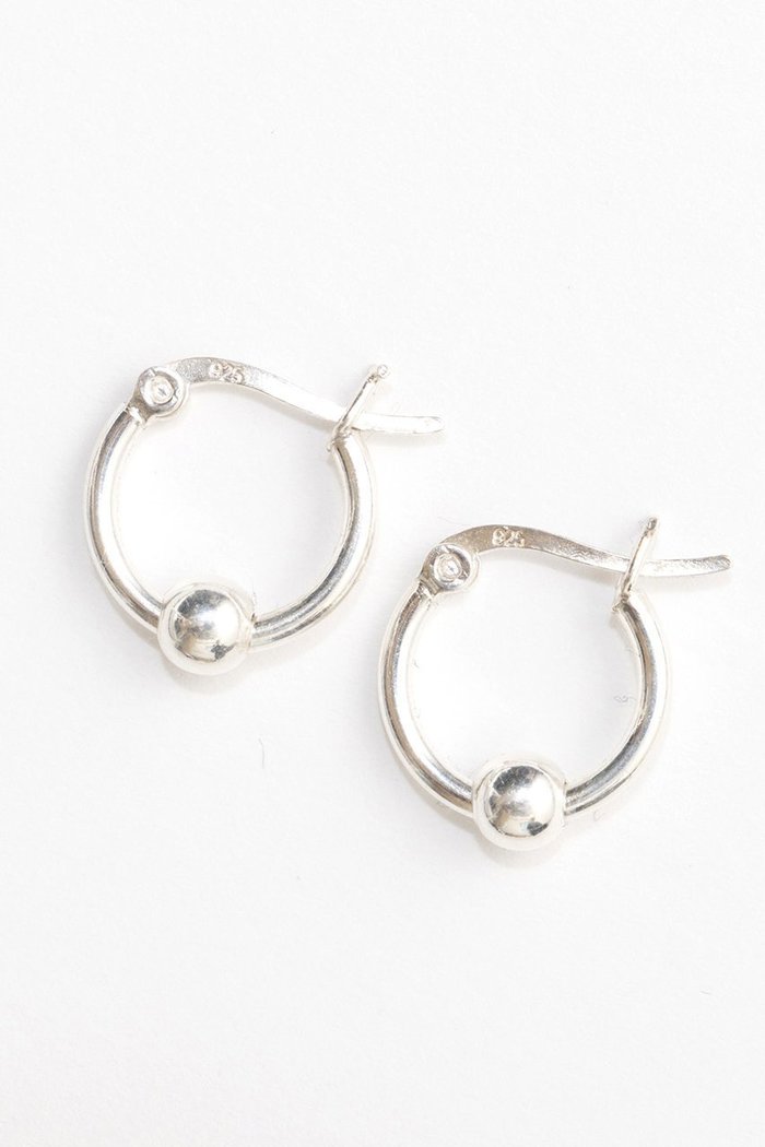 【メゾンスペシャル/MAISON SPECIAL】のBall Hoop Earrings/ボールフープピアス インテリア・キッズ・メンズ・レディースファッション・服の通販 founy(ファニー) https://founy.com/ ファッション Fashion レディースファッション Fashion for Women ジュエリー Jewelry ファッションリング Fashion Rings イヤリング・フープ・ドロップタイプ Hoop, Drop & Clip Earrings おすすめ Recommended / Our Picks イヤリング Earrings オケージョン Occasion Wear シルバー Silver, Metallic Silver シンプル Simple, Minimal フープ Hoop, Hoop Earrings |ID: prp329100004060650 ipo3291000000035786792