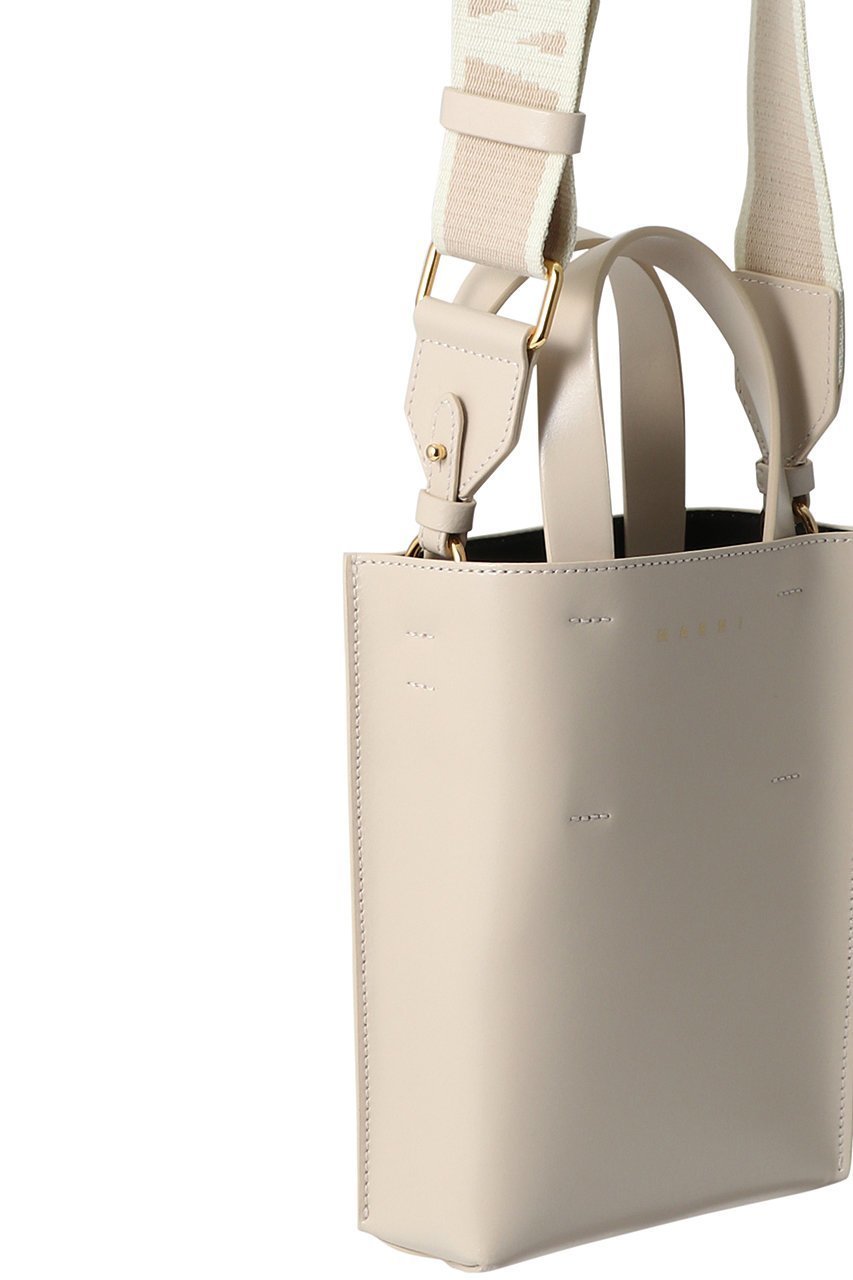 【マルニ/MARNI】のMUSEO NANO ロゴストラップ付きミニトートバッグ 人気、トレンドファッション・服の通販 founy(ファニー) 　ファッション　Fashion　レディースファッション　WOMEN　バッグ　Bag　シンプル　Simple　スポーティ　Sporty　ダウン　Down　ハンドバッグ　Handbag　ラップ　Wrap　定番　Standard　other-4|ID: prp329100004062735 ipo3291000000032049737
