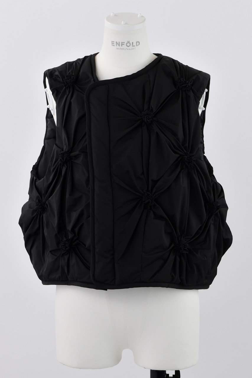 【エンフォルド/ENFOLD】のストレッチタフタ フラワーギャザーベスト インテリア・キッズ・メンズ・レディースファッション・服の通販 founy(ファニー) 　ファッション　Fashion　レディースファッション　Fashion for Women　アウター　Coat / Outerwear Collection　レディースジャケット・軽アウター　Jackets　ギャザー　Gathered, Ruffled　シンプル　Simple, Minimal　ジャケット　Jacket, Outerwear　ストレッチ　Stretch, Stretchy Fabric　タフタ　Taffeta, Structured Fabric　ダウン　Down, Puffer　パターン　Pattern, Design Print　フラワー　Flower, Floral　ベスト　Vest, Waistcoat　モチーフ　Motif, Design Theme　ブラック|ID: prp329100004076143 ipo3291000000032953660
