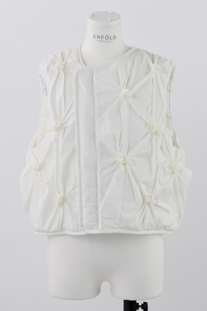 【エンフォルド/ENFOLD】のストレッチタフタ フラワーギャザーベスト インテリア・キッズ・メンズ・レディースファッション・服の通販 founy(ファニー) 　ファッション　Fashion　レディースファッション　Fashion for Women　アウター　Coat / Outerwear Collection　レディースジャケット・軽アウター　Jackets　ギャザー　Gathered, Ruffled　シンプル　Simple, Minimal　ジャケット　Jacket, Outerwear　ストレッチ　Stretch, Stretchy Fabric　タフタ　Taffeta, Structured Fabric　ダウン　Down, Puffer　パターン　Pattern, Design Print　フラワー　Flower, Floral　ベスト　Vest, Waistcoat　モチーフ　Motif, Design Theme　ホワイト|ID: prp329100004076143 ipo3291000000036516074