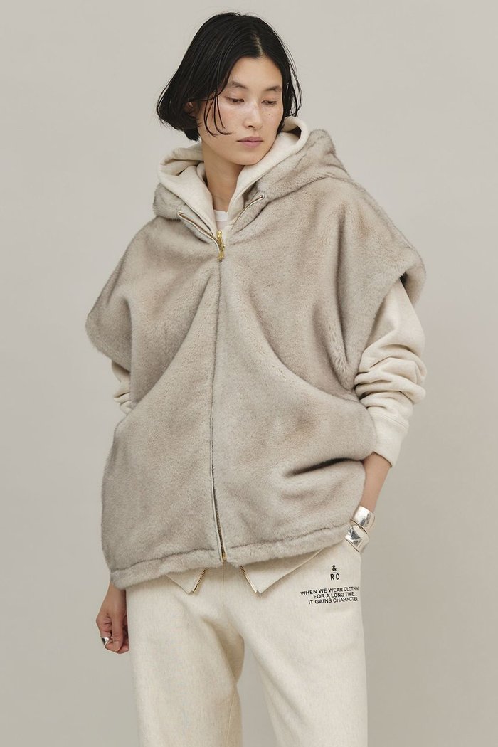 【カレンソロジー/Curensology】のミンクライクファーベスト インテリア・キッズ・メンズ・レディースファッション・服の通販 founy(ファニー) https://founy.com/ ファッション Fashion レディースファッション Fashion for Women アウター Coat / Outerwear Collection レディースジャケット・軽アウター Jackets ジャケット Jacket, Outerwear バランス Balance, Style Balance パーカー Hoodie, Parka フェイク Faux, Fake フェイクファー Faux Fur, Imitation Fur ブラウジング Blouson Silhouette, Cinched Waist ベスト Vest, Waistcoat リアル Real, Realistic エレガント 上品 Elegant 防寒 Cold Protection, Winter-Ready |ID: prp329100004077703 ipo3291000000032941787