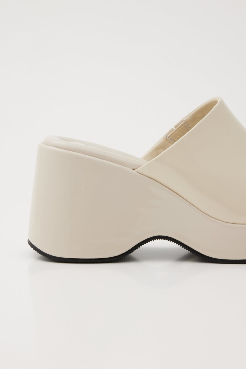 【スタッカート/STACCATO】のモドアグロスウェッジソールミュール 人気、トレンドファッション・服の通販 founy(ファニー) 　ファッション　Fashion　レディースファッション　Fashion for Women　インソール　Shoe Insole　エナメル　Patent Leather　クッション　Cushion, Throw Pillow　サンダル　Sandals, Summer Shoes　スクエア　Square, Square Shape　フォルム　Silhouette, Form　エレガント 上品　Elegant　other-6|ID: prp329100004077735 ipo3291000000034940608