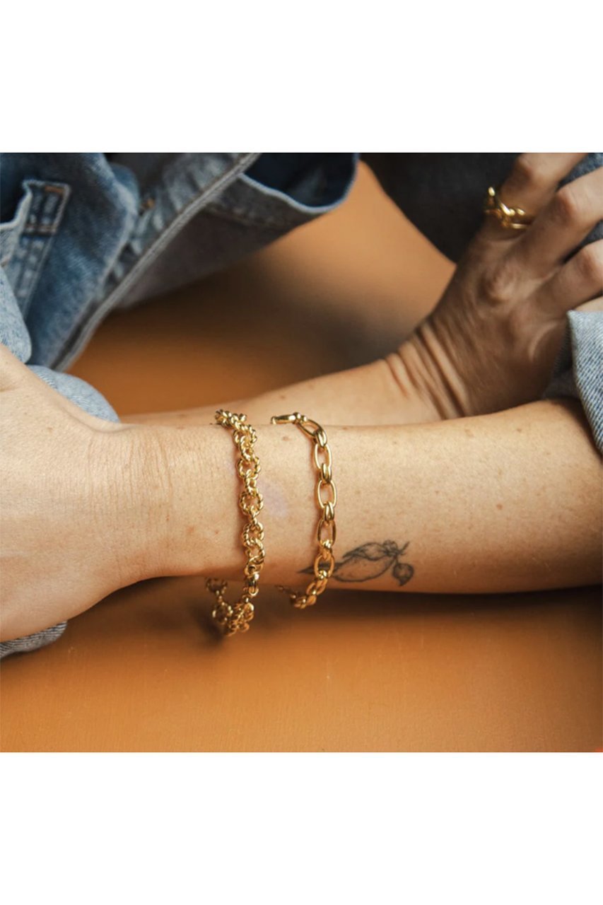 【デイジー ロンドン/DAISY LONDON】の【POLLY SAYER】 VINTAGE LINK CHAIN ブレスレット 人気、トレンドファッション・服の通販 founy(ファニー) 　ファッション　Fashion　レディースファッション　Fashion for Women　ジュエリー　Jewelry　チェーン＆カフブレスレット　Cuff & Chain Bracelets　バングル・カフブレスレット　Bangles & Cuff Bracelets　コレクション　Collection, Seasonal Line　ツイスト　Tweed, Tweed Fabric　ブレスレット　Bracelet, Wristband　ボックス　Boxy, Box Shape　ポーチ　Pouch, Small Case　エレガント 上品　Elegant　人気　Popular, Best Seller　other-2|ID: prp329100004079305 ipo3291000000035658654