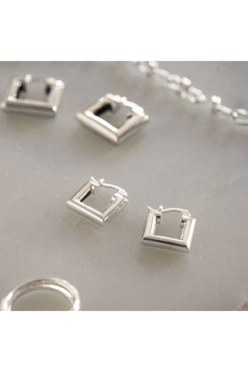 【デイジー ロンドン/DAISY LONDON】の【POLLY SAYER】 MINI CHUBBY SQUARE HOOP ピアス 人気、トレンドファッション・服の通販 founy(ファニー) ファッション Fashion レディースファッション Fashion for Women ジュエリー Jewelry ファッションリング Fashion Rings イヤリング・フープ・ドロップタイプ Hoop, Drop & Clip Earrings おすすめ Recommended / Our Picks イヤリング Earrings コレクション Collection, Seasonal Line シルバー Silver, Metallic Silver スクエア Square, Square Shape スリム Slim, Slim Fit バランス Balance, Style Balance 人気 Popular, Best Seller other-6|ID: prp329100004079322 ipo3291000000036176964