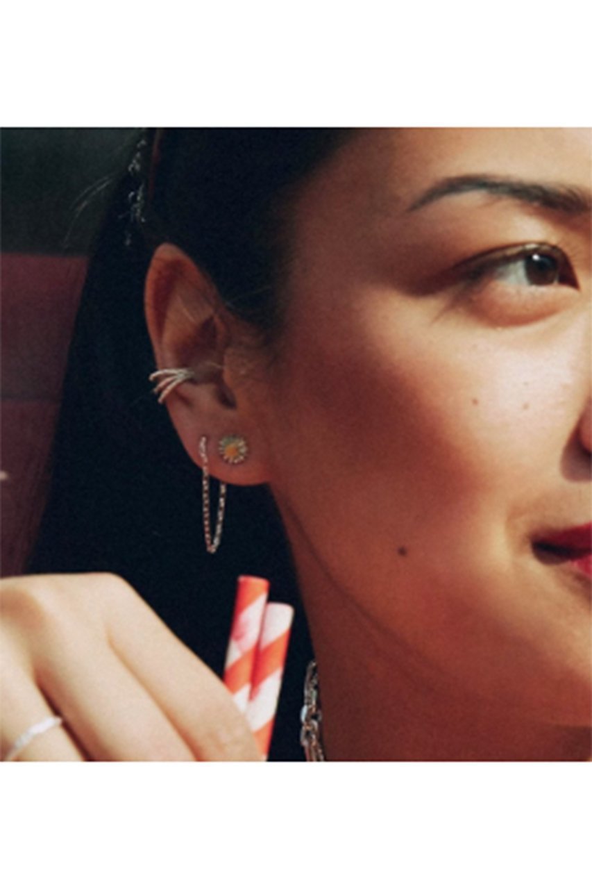 【デイジー ロンドン/DAISY LONDON】のMICHAELMAS DAISY STUD ピアス 人気、トレンドファッション・服の通販 founy(ファニー) 　ファッション　Fashion　レディースファッション　Fashion for Women　ジュエリー　Jewelry　ファッションリング　Fashion Rings　イヤリング・フープ・ドロップタイプ　Hoop, Drop & Clip Earrings　イヤリング　Earrings　シルバー　Silver, Metallic Silver　シンプル　Simple, Minimal　モチーフ　Motif, Design Theme　other-2|ID: prp329100004079326 ipo3291000000035658802