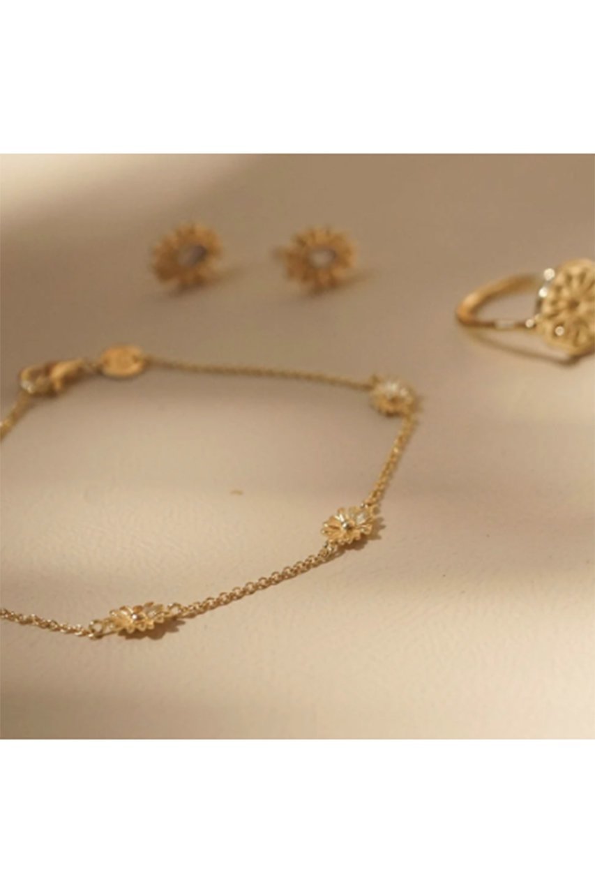 【デイジー ロンドン/DAISY LONDON】のDAISY CHAIN FLOWER ブレスレット 人気、トレンドファッション・服の通販 founy(ファニー) 　ファッション　Fashion　レディースファッション　Fashion for Women　ジュエリー　Jewelry　チェーン＆カフブレスレット　Cuff & Chain Bracelets　バングル・カフブレスレット　Bangles & Cuff Bracelets　コレクション　Collection, Seasonal Line　ブレスレット　Bracelet, Wristband　ボックス　Boxy, Box Shape　ポーチ　Pouch, Small Case　エレガント 上品　Elegant　other-7|ID: prp329100004079334 ipo3291000000035909087