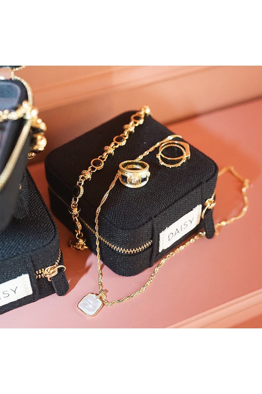 【デイジー ロンドン/DAISY LONDON】のSmall ジュエリーケース 人気、トレンドファッション・服の通販 founy(ファニー) 　ファッション　Fashion　レディースファッション　WOMEN　ポーチ　Pouches　アクセサリー　Accessories　コンパクト　Compact　ジュエリー　Jewelry　フェイクスエード　Faux Suede　ポーチ　Pouch　ランジェリー　Lingerie　再入荷　Restock/Back In Stock/Re Arrival　旅行　Travel　other-5|ID: prp329100004079347 ipo3291000000031685609