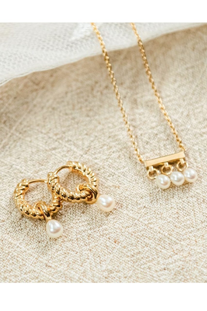 【デイジー ロンドン/DAISY LONDON】のROPE PEARL HUGGIE ピアス 人気、トレンドファッション・服の通販 founy(ファニー) 　ファッション　Fashion　レディースファッション　WOMEN　ジュエリー　Jewelry　リング　Rings　イヤリング　Earrings　イヤリング　Earrings　パール　Pearl　再入荷　Restock/Back In Stock/Re Arrival　other-5|ID: prp329100004079351 ipo3291000000031417678