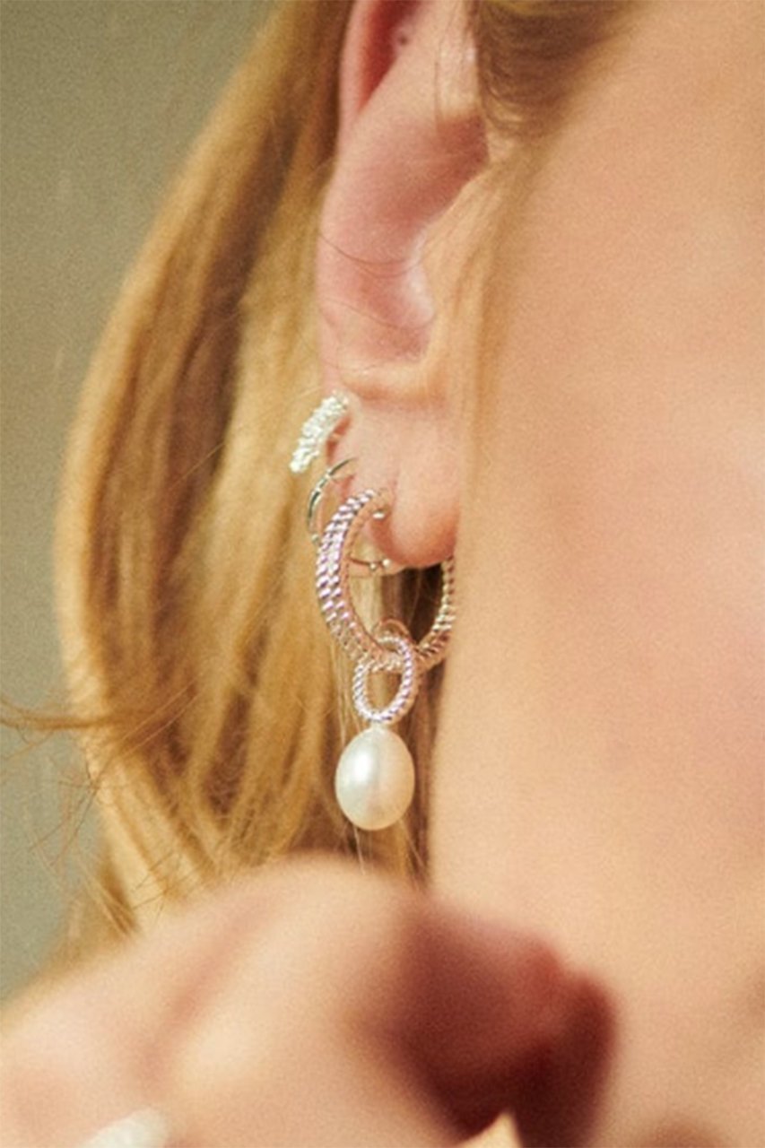 【デイジー ロンドン/DAISY LONDON】のDOUBLE ROPE PEARL DROP ピアス 人気、トレンドファッション・服の通販 founy(ファニー) ファッション Fashion レディースファッション Fashion for Women ジュエリー Jewelry ファッションリング Fashion Rings イヤリング・フープ・ドロップタイプ Hoop, Drop & Clip Earrings イヤリング Earrings シルバー Silver, Metallic Silver パール Pearl, Pearl Accent エレガント 上品 Elegant other-2|ID: prp329100004079352 ipo3291000000036080433